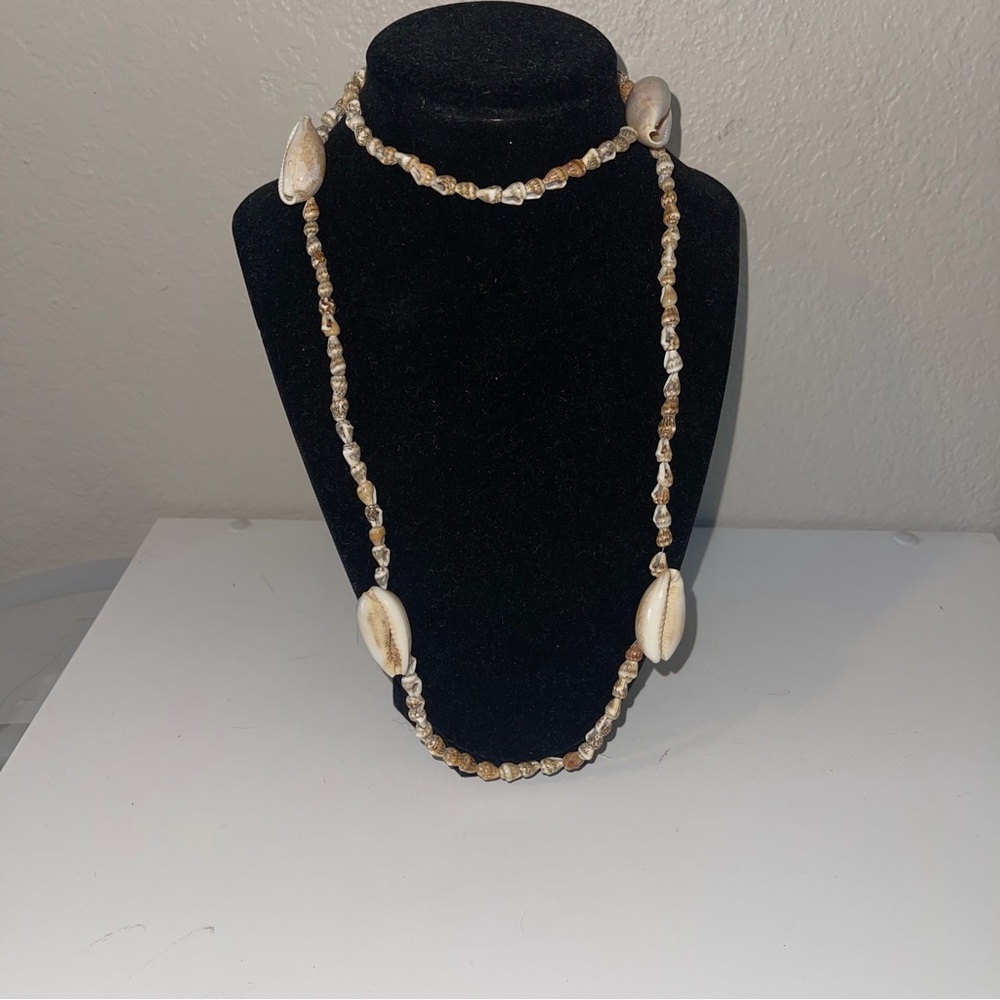 Woman’s Beige Seashell Conch Shell Rope Necklace, Size 36”